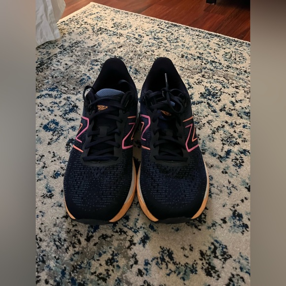 New Balance 880 - Picture 2 of 3